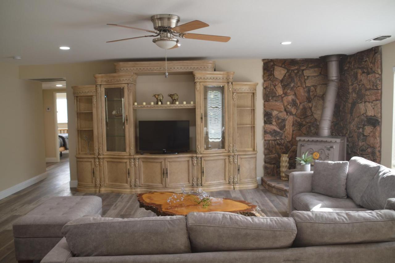 Beautiful 3 Bedroom Home Located Near Yosemite Oakhurst Eksteriør bilde